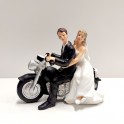 Svatební pár na motorce
